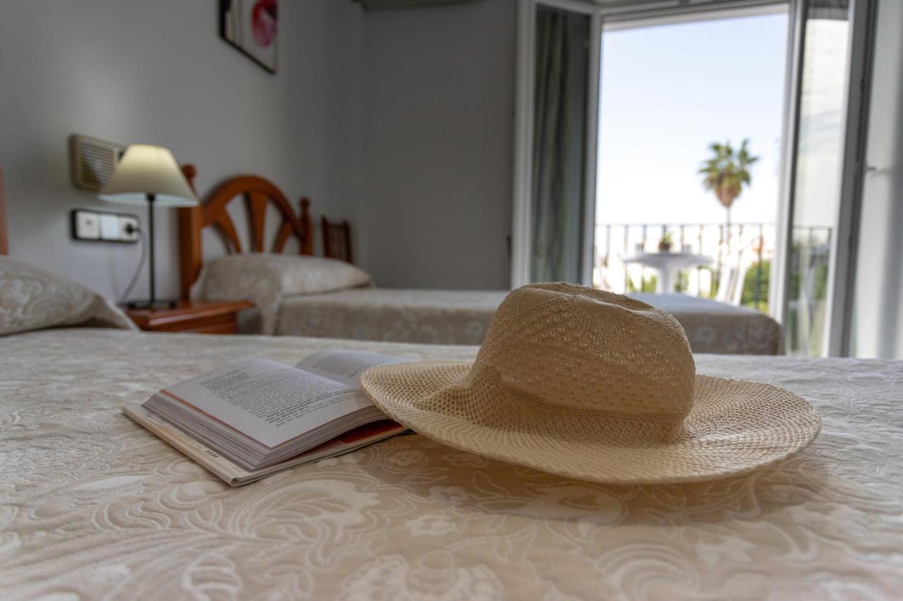 Hotel Oasis Conil De La Frontera Exterior photo