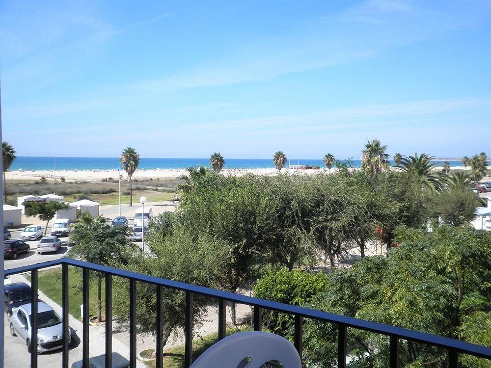 Hotel Oasis Conil De La Frontera Exterior photo