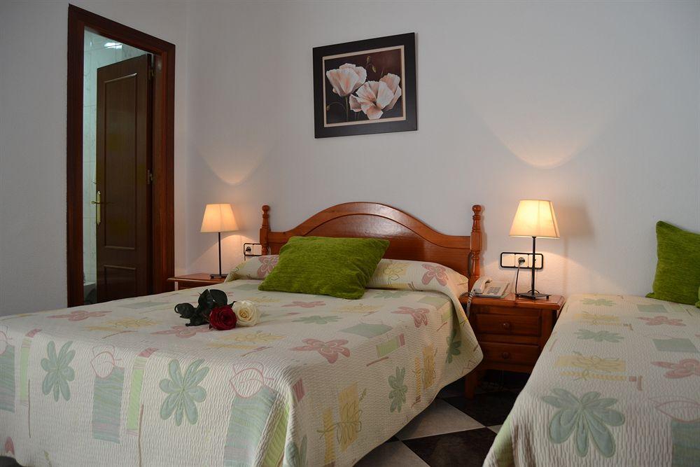 Hotel Oasis Conil De La Frontera Exterior photo
